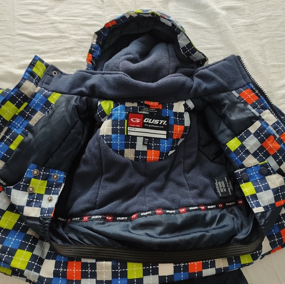 12 month baby snowsuit + mommy bag for free - Picture 3 of 11